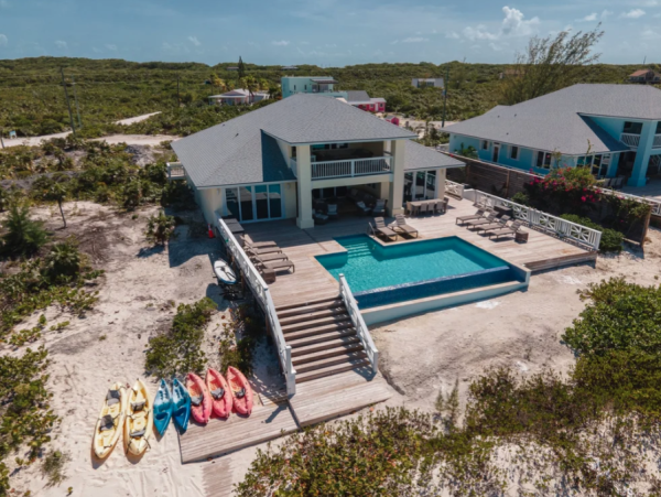 Luxurious Beachfront Villa in Little Exuma - 4-Bedroom Getaway